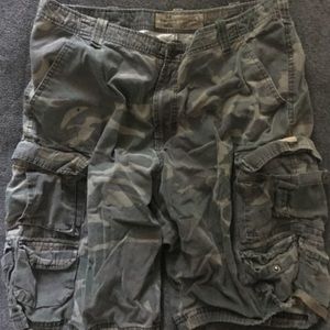 Lee’s Faded camouflage Cargo Shorts. Men’s 34 w
